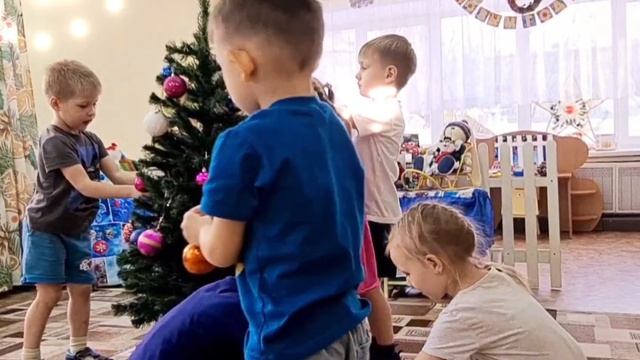 Новогодние игрушки смотреть онлайн