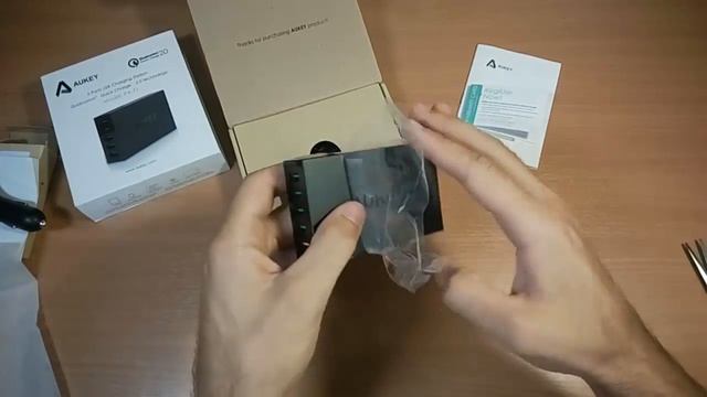 Зарядное устройство Aukey PA-T1 QC2.0 на 5 USB и авто на 4 USB распаковка обзор