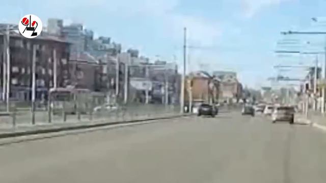 Бездорожник пробил забор и вылетел на чужую. Real video смотреть онлайн