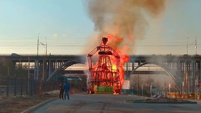 Сжигание деревянного чучела ускоренное Масленица 2021 Волгоград, драйвовая музыка смотреть онлайн