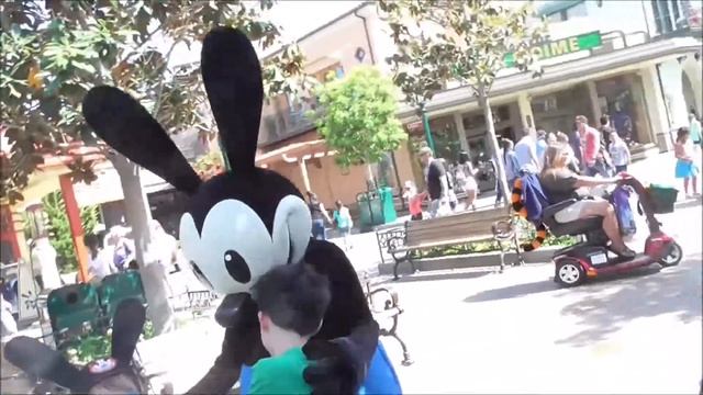 Meeting Oswald the Lucky Rabbit at Disney's California Adventure Park смотреть онлайн