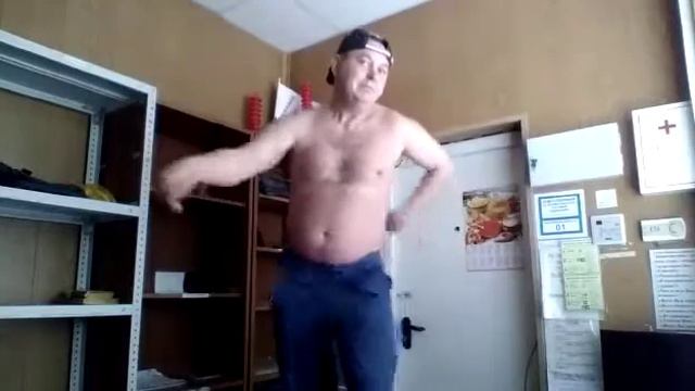 Когда на работе нечего делать. смотреть онлайн