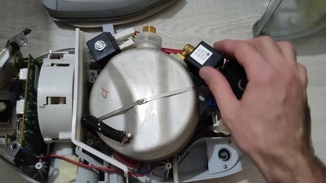 Kazanlı ütü sökümü ve tamiri (Philips gc9140)buhar arızası sigorta attırma смотреть онлайн