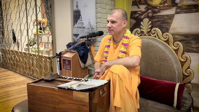 Кришна — повелитель материальной природы. ШБ 8.24.6. Москва 08.11.2022 | Бхакти Расаяна Сагара Свам смотреть онлайн
