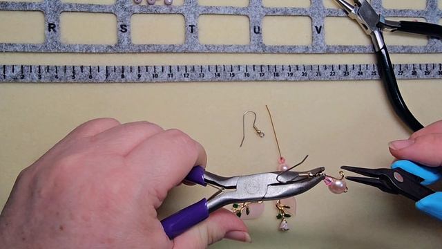 Pink Rose earrings Bargain Bead Box February 2024 смотреть онлайн