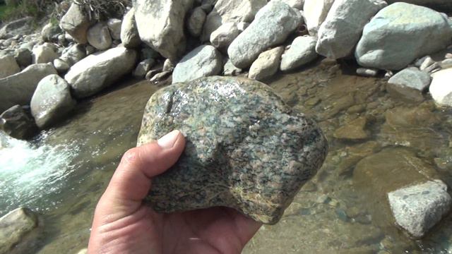 В любом камне можно найти что то интересное смотреть онлайн