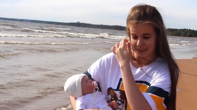 VLOG: на море с куклой реборн / купаю куклу в море / Full body silicone baby смотреть онлайн