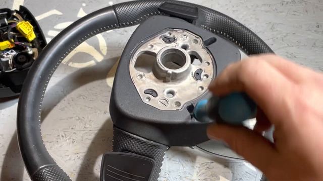 AUDI Q7 2016 - removal steering wheel airbag смотреть онлайн