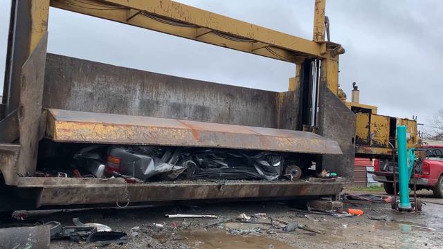 Crushing ANYTHING That's A 2000 Model!!!? 2013 Mitsubishi Lancer! 2000 Cadillac Catera!??⭐️ смотреть онлайн