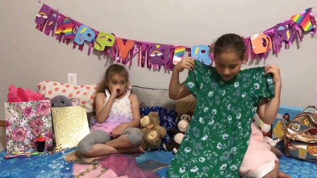 Our Birthday presents!!! Мы открываем подарки на день рождение! смотреть онлайн