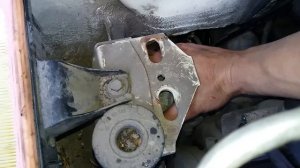 Volkswagen T4 2.5 Tdi. Как заменить натяжитель ремня генератора.