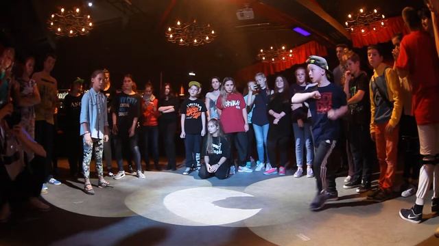 SHOW YOUR DANCE V | HIP-HOP BEGINNERS | 1/4 | Жека-робот vs OsA смотреть онлайн