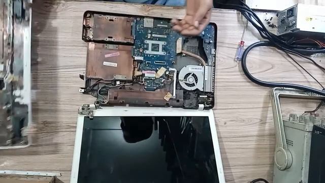 Toshiba Satellite C660 Disassembly Video , Take a Part, How To Open смотреть онлайн
