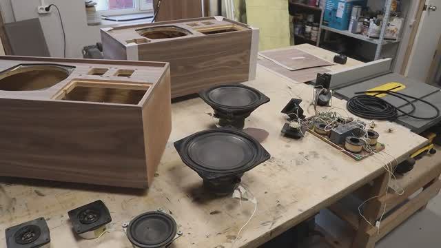 Продолжаем с Radiotehnika 35АС-1 №1. Чистка динамиков, замена проводов, покраска задников.