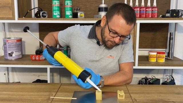 Склеивание силикона при помощи Локтайт 5366 / Loctite SI 5366 смотреть онлайн