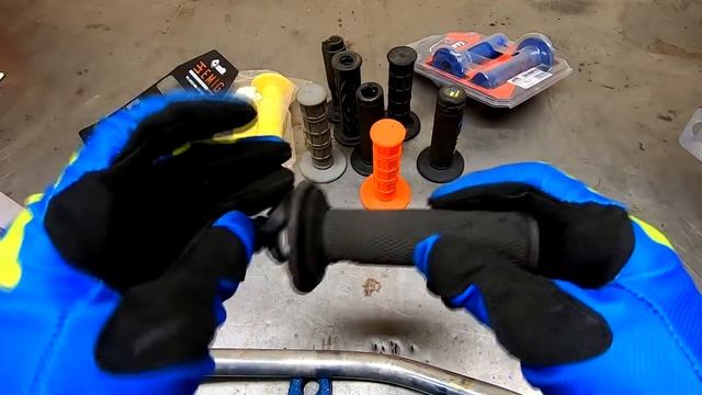 Какие выбрать грипсы для мотокросса / эндуро / наш выбор грипсы ODI / Enduro Novochek смотреть онлайн