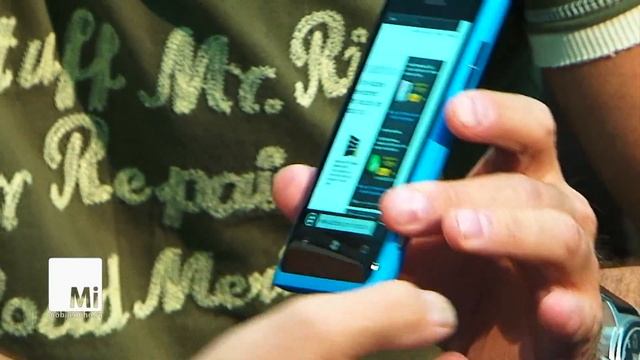 Nokia LUMIA 800. Яркая альтернатива. смотреть онлайн