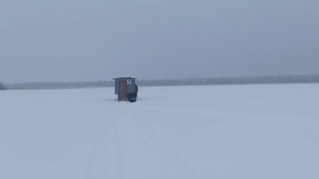 Домик на рыбалке в озере смотреть онлайн