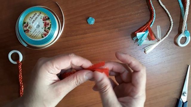 РЕЗИНКИ С КОСИЧКАМИ ДЛЯ ХВОСТИКОВ смотреть онлайн