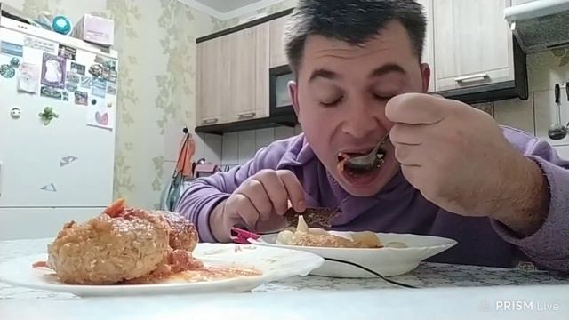 МУКБАНГ ? СОЧНЫЕ ТЕФТЕЛИ В ТОМАТЕ | Домашние Макароны | Завёл Себе Друга на Всю Жизнь ?