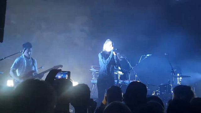 London Grammar - Sights @ Garage Museum (Moscow) 19.07.2017 смотреть онлайн