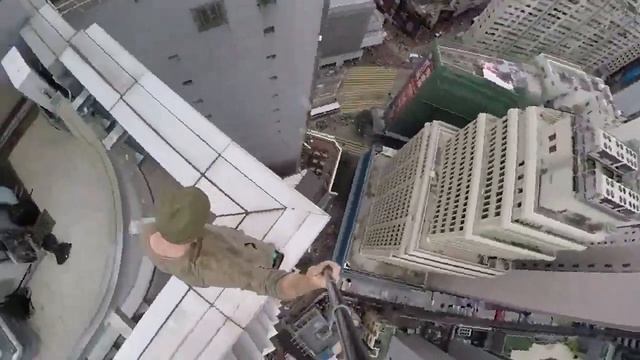 На гироскутере по небоскребу!! Олег Крикет смотреть онлайн