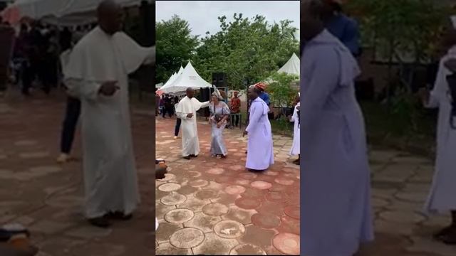 Shama Melody live on stage with his Rev fathers enjoying our Bongo music смотреть онлайн