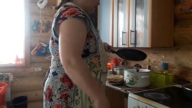 Вытянулась рассада томатов. Печём блины. Вова хвастается оценками! смотреть онлайн