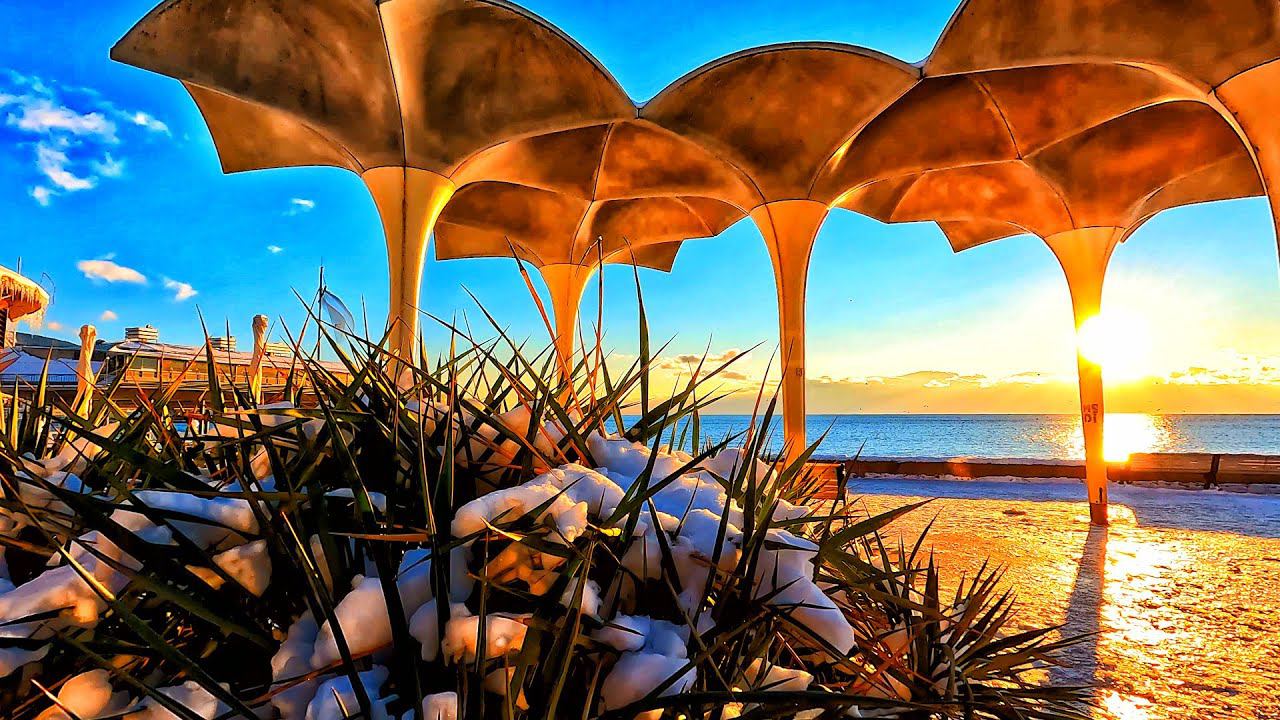 КРЫМ - люди в СЛЕЗАХ от радости. Самый МОРОЗНЫЙ день в ЯЛТЕ. Город ЗАМЕЛО СНЕГОМ. Показываю ПРАВДУ. смотреть онлайн