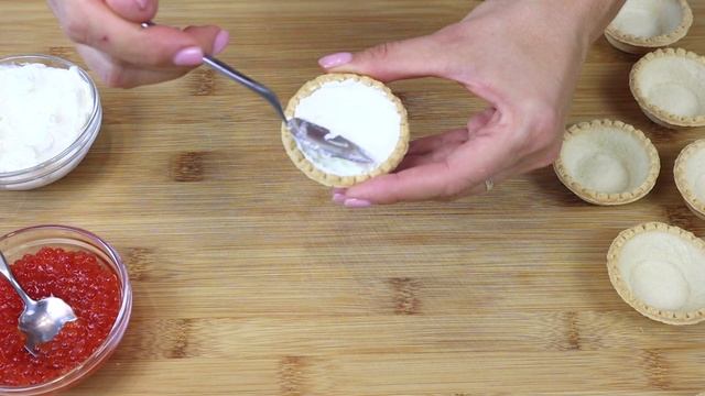 Тарталетки с красной икрой . Праздничная закуска. Новогоднее меню 2022 / Festive snack. Eng sub смотреть онлайн