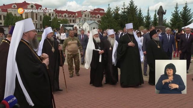В Прохоровке возложили цветы к памятнику патриарху Алексию Второму смотреть онлайн