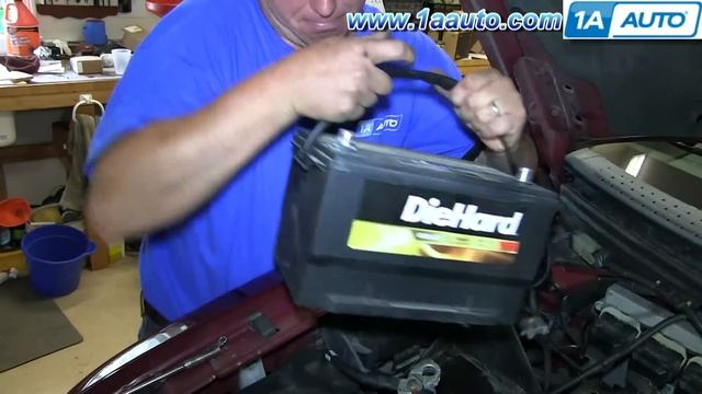 How To Replace Dead Battery 04-11 Ford F-150 смотреть онлайн