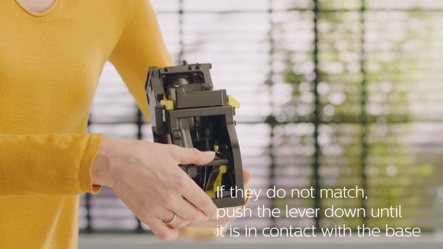 Philips Series 3200 EP3221/40 Automatic Coffee Machine - How to Handle the Brew group смотреть онлайн