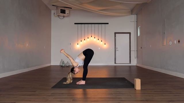 60-min. Super-Spicy Intermediate Vinyasa Yoga Practice w/ Crow Pose + Inversion Options смотреть онлайн