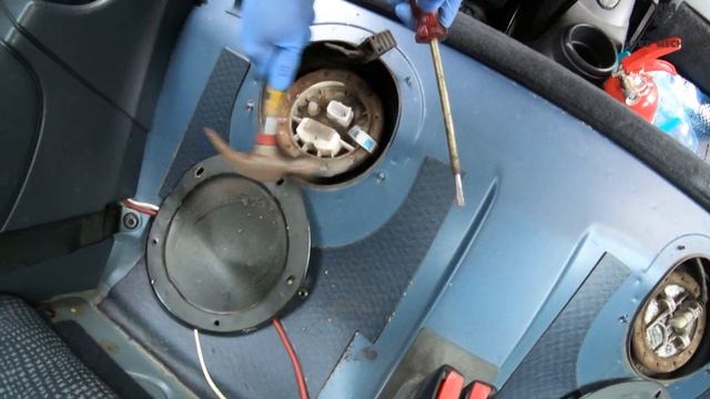 Cum se SCHIMBA POMPA de BENZINA (+SIMPTOME) (DIY) смотреть онлайн