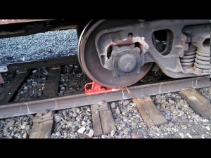 Закрепление одного вагона двумя башмаками с накатом