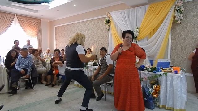 танец секретарш на свадьбе смотреть онлайн