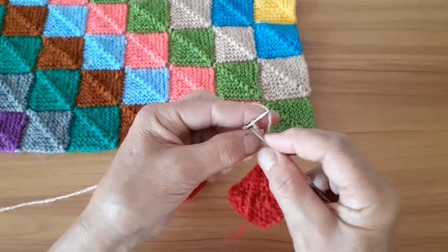 Вяжем коврик спицами из остатков пряжи. смотреть онлайн