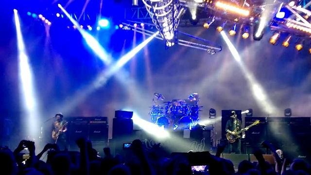 Motörhead - Bomber (live @ Hartwall Areena, Helsinki 6.12.2015) смотреть онлайн