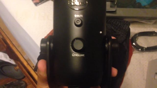 Blue Microphones Yeti , Studio Headphones , and Knox Pop Filter UNBOXING ! смотреть онлайн