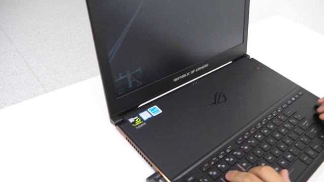 MAX-Q Design採用の激薄・高性能ゲーミングPC「ASUS ROG ZEPHYRUS」のフルパワー状態の動作音はこんな感じ смотреть онлайн