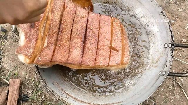 Easy Crispy Pork Belly Cooking / Eating Crispy Pork смотреть онлайн