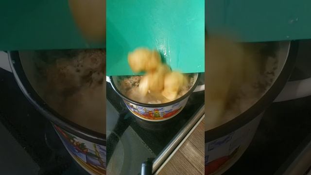 Что приготовить/суп с фрикадельками и молодой картошкой #обед #простойрецепт