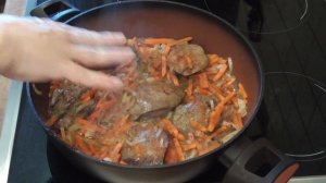 ПЕЧЕНЬ ИНДЕЙКИ или куриная, тушеная в сметане, с луком и морковью