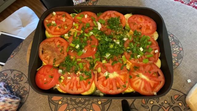 Баклажаны & Кабачки & Томаты | Летняя запеканка которую стоит попробовать ?? #viktorvlang #кухня смотреть онлайн