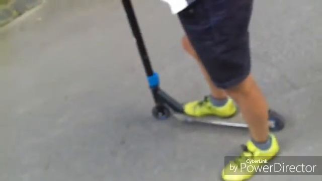 Сравнение обычного самоката OXELO и трюкого самоката смотреть онлайн