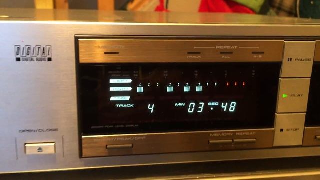Pioneer P-D70 vintage CD player смотреть онлайн