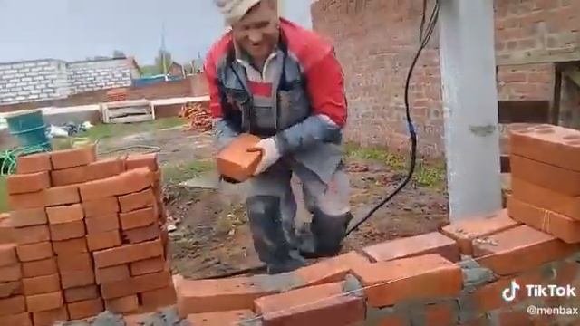 Как правельно ложить кирпич