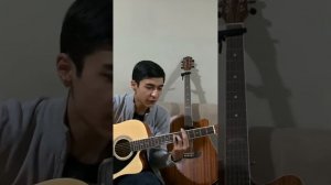 У камина в 6 утра на гитаре 😍 jony