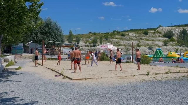 СКАЛИСТОЕ - РАЙСКИЙ УГОЛОК в центре КРЫМА. Не поверил своим глазам, во что превратили старый карьер смотреть онлайн